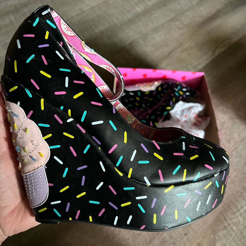 Iron Fist Cupcake Wedges